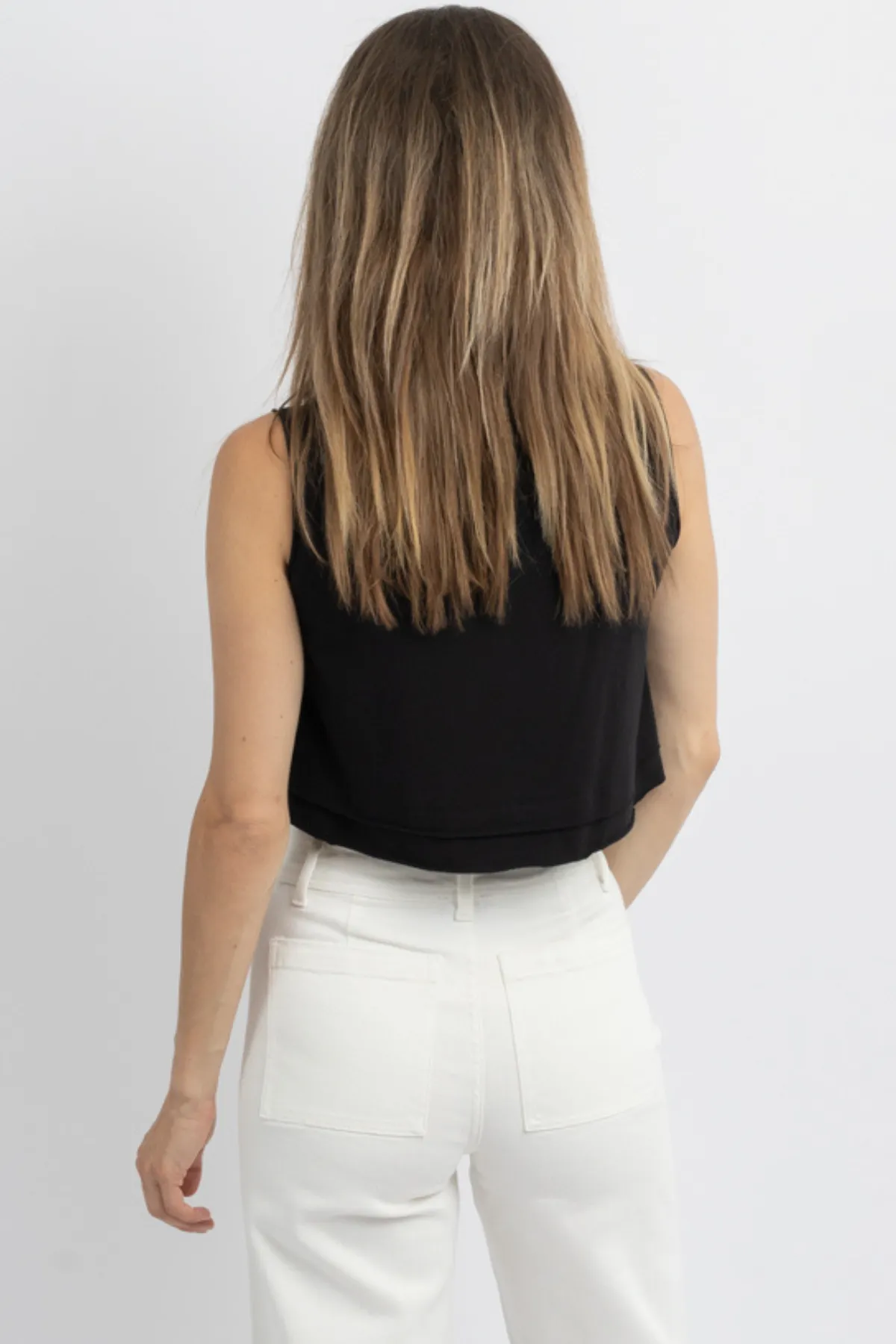 EASY LAYER BLACK CROP TANK