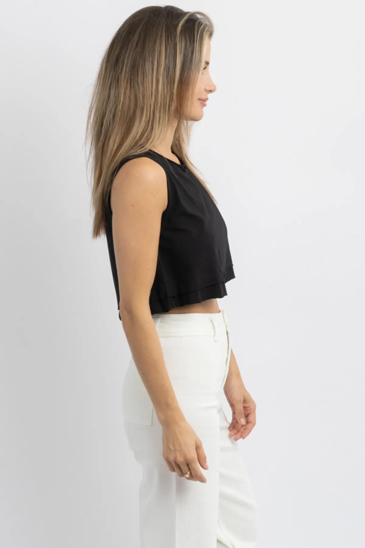 EASY LAYER BLACK CROP TANK