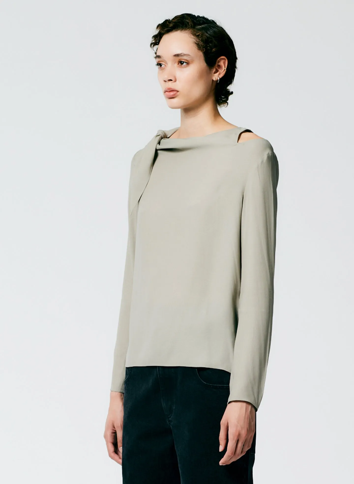 Feather Weight Eco Crepe Benedict Top