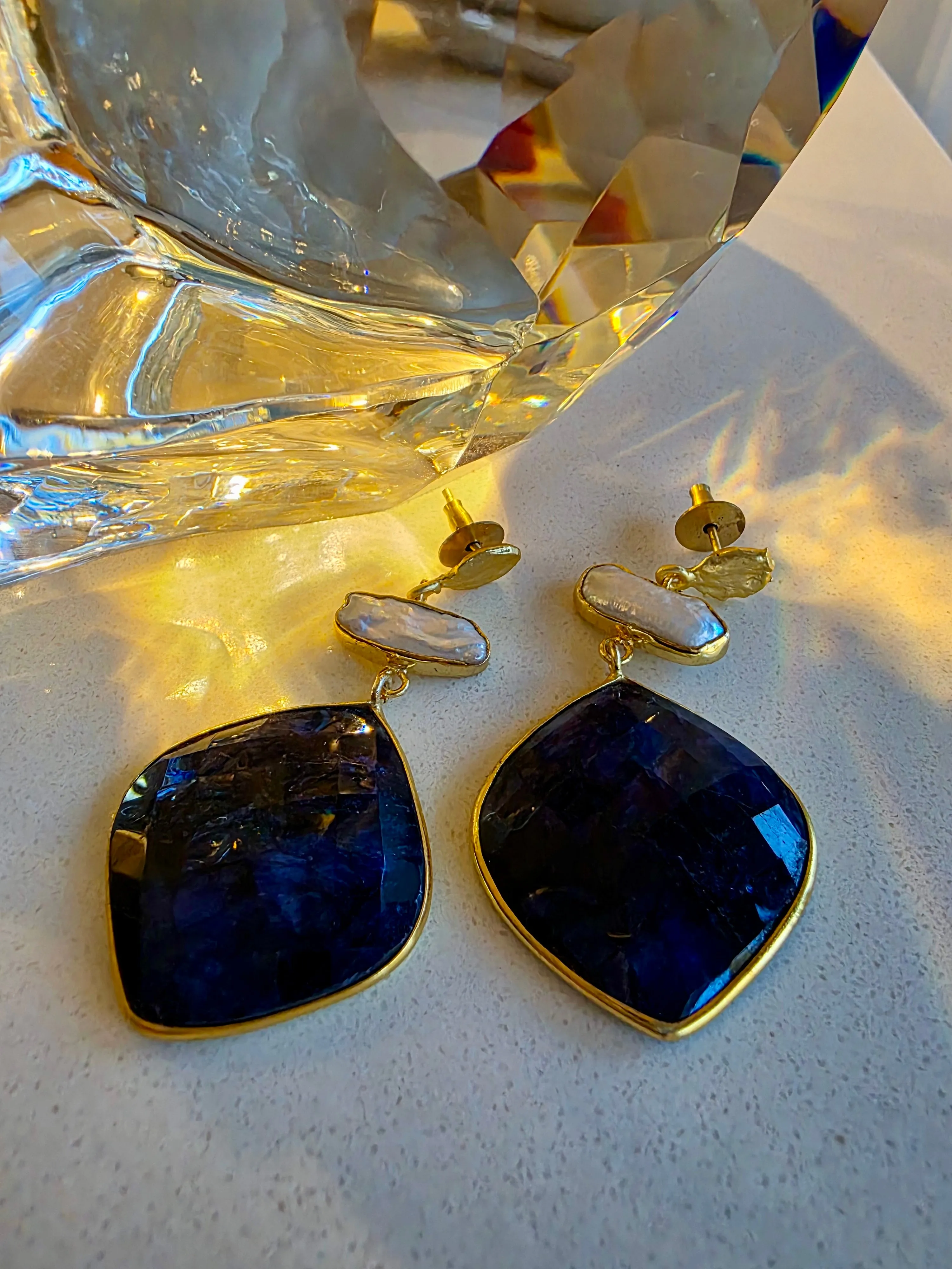 Gemajesty Fresh Water Pearl and Blue Corundum Stone Drop Gold Earring