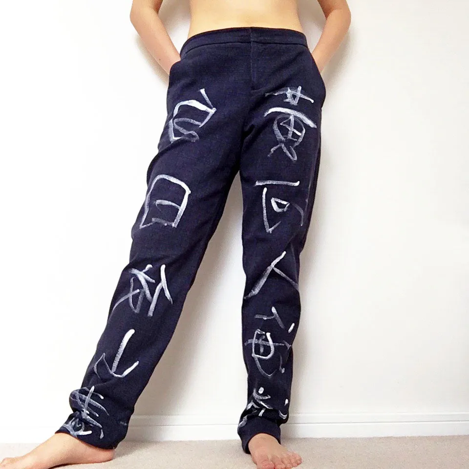 WHITE CHARACTERS NAVY TROUSERS