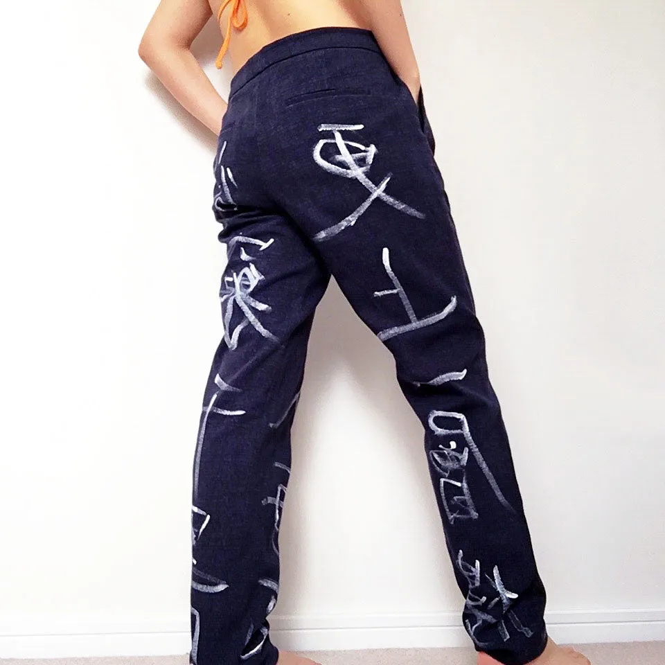 WHITE CHARACTERS NAVY TROUSERS